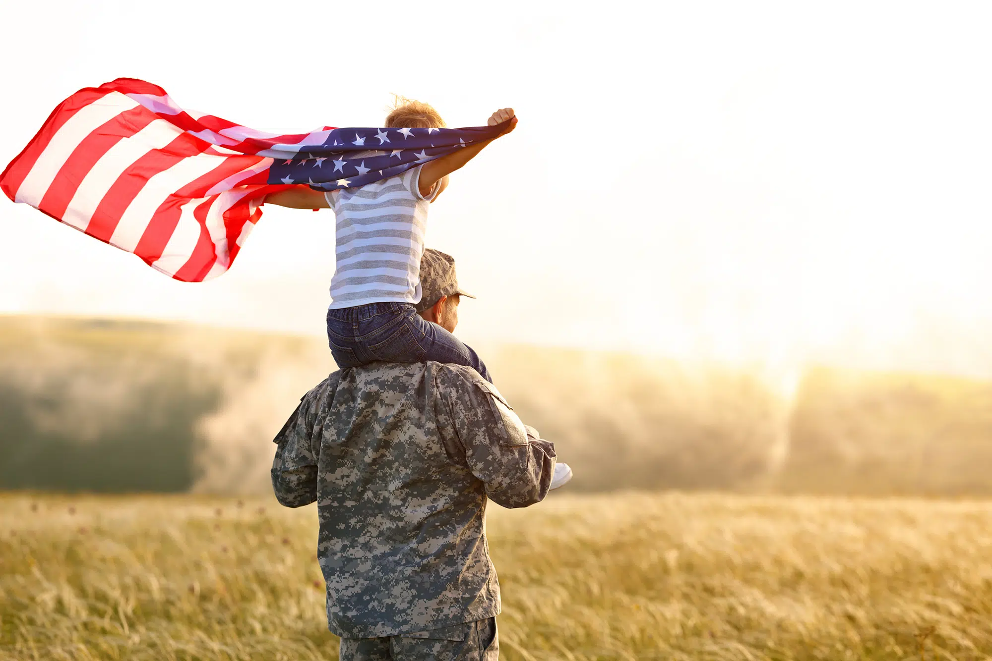 veteran with child with American flag